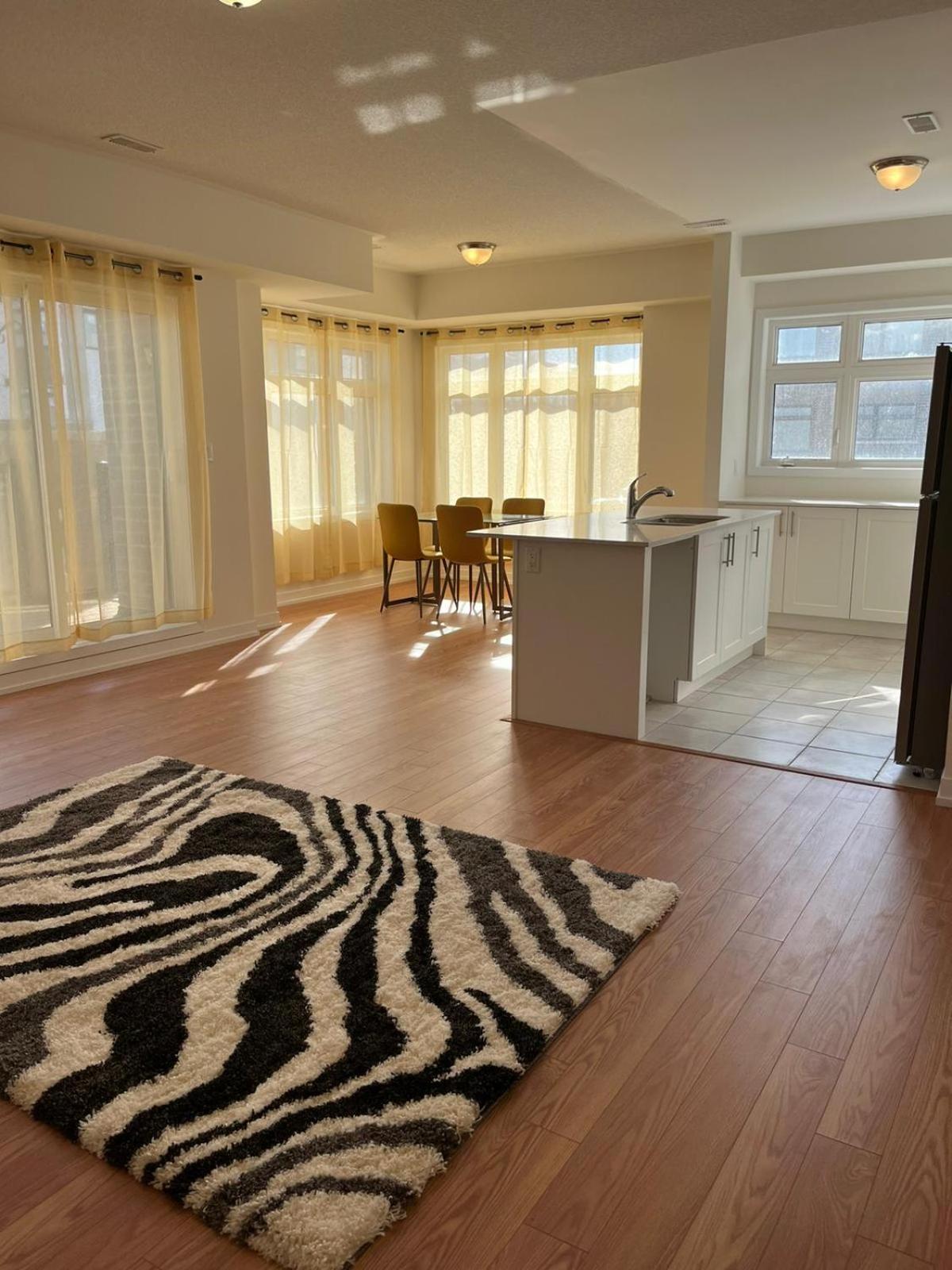 Luxury Brand New Townhouse In Milton Ontario Apartment Екстериор снимка