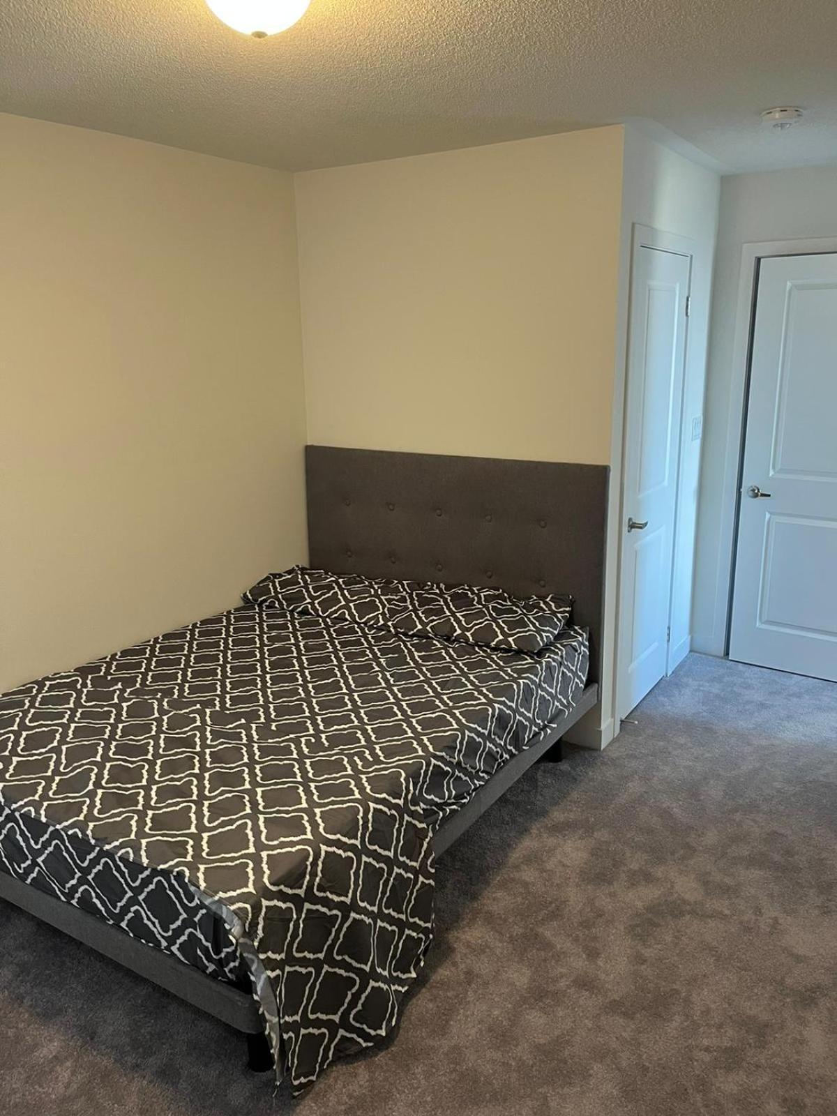 Luxury Brand New Townhouse In Milton Ontario Apartment Екстериор снимка